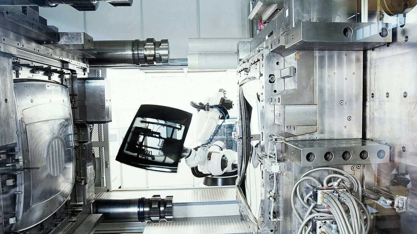 ROI Case Study - Qualitätssteigerung in der Automobilindustrie Bild einer Maschine in der Autoindustrie