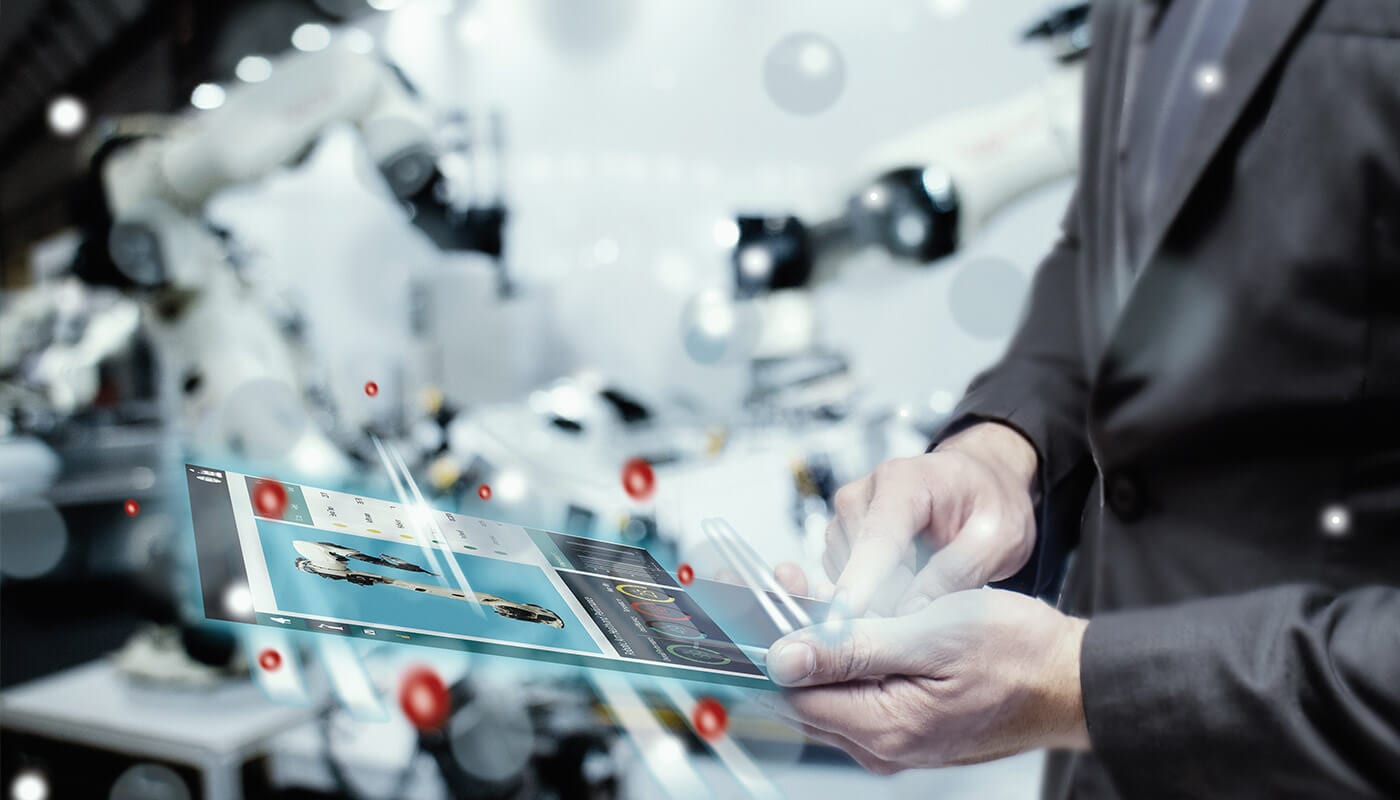 ROI Case Study - End-to-End-Digitalisierung Zwei Männer vor einem Computer