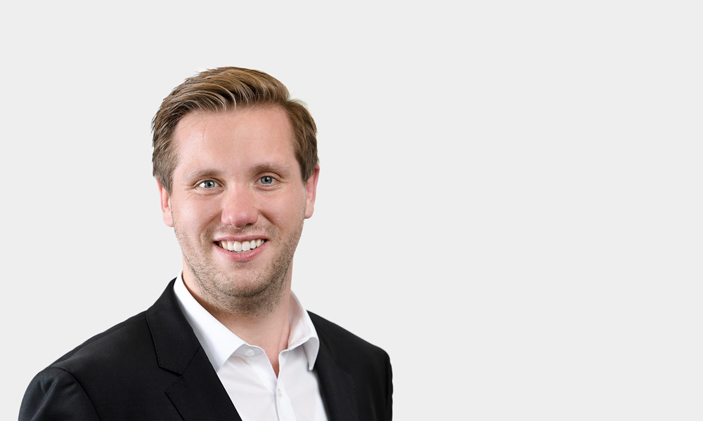 Vincent Kleinert, Junior Consultant Portraetfoto von Vincent Kleinert vor grauem Hintergrund