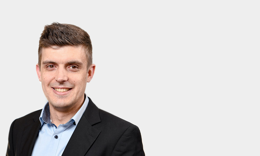 Andreas Zink, Consultant Portraetfoto von Andreas Zink vor grauem Hintergrund